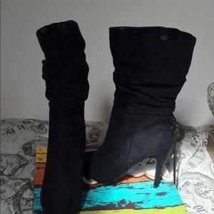 Heblack boots